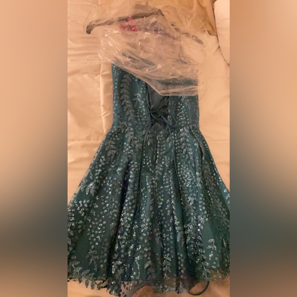 green dress